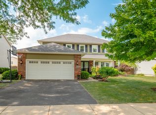 458 Stonewood Cir, Carol Stream, IL 60188