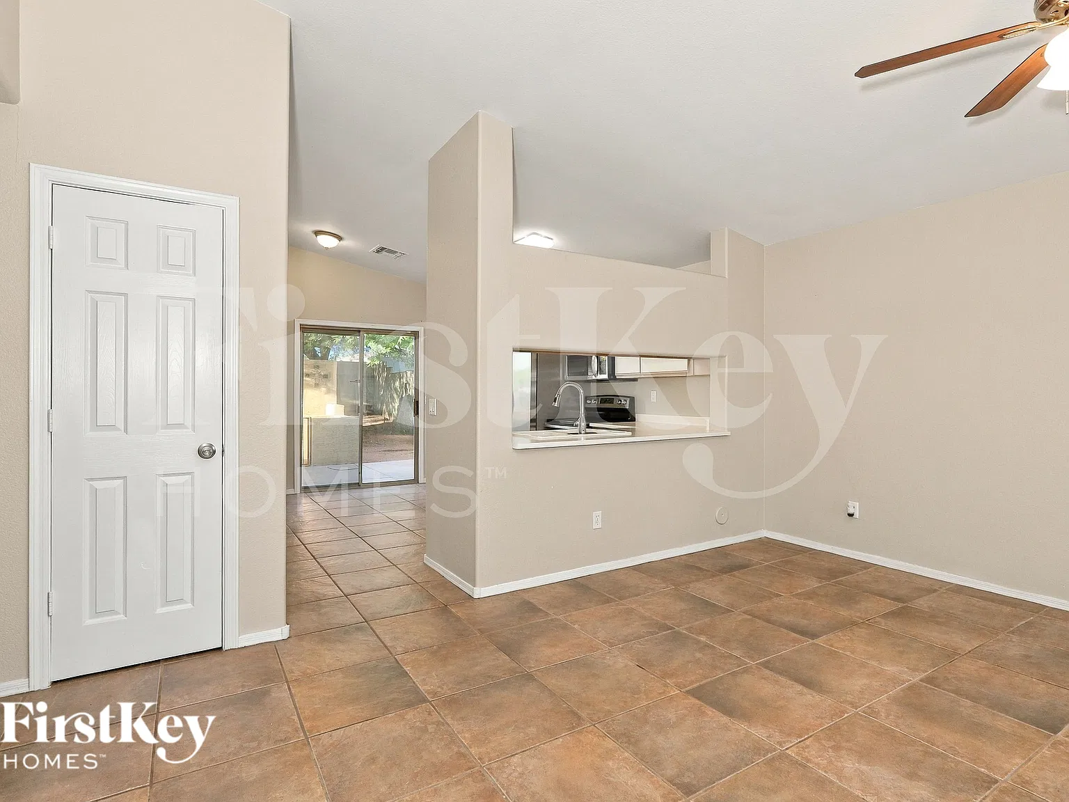 3 bed, 2.0 bath, 1057 sqft, $1,695 — Photo 2