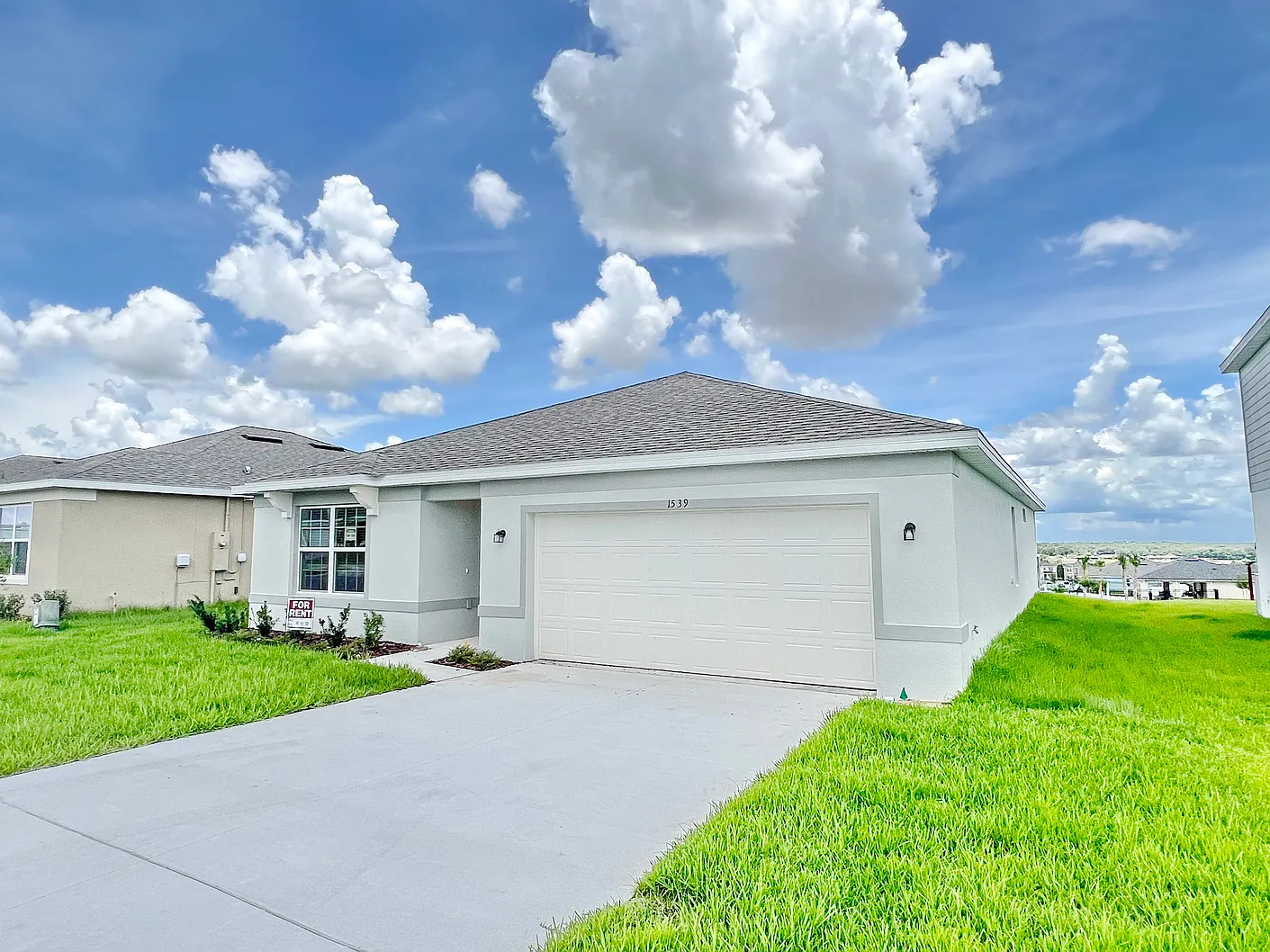 1539 Aspen Ave — Photo 2
