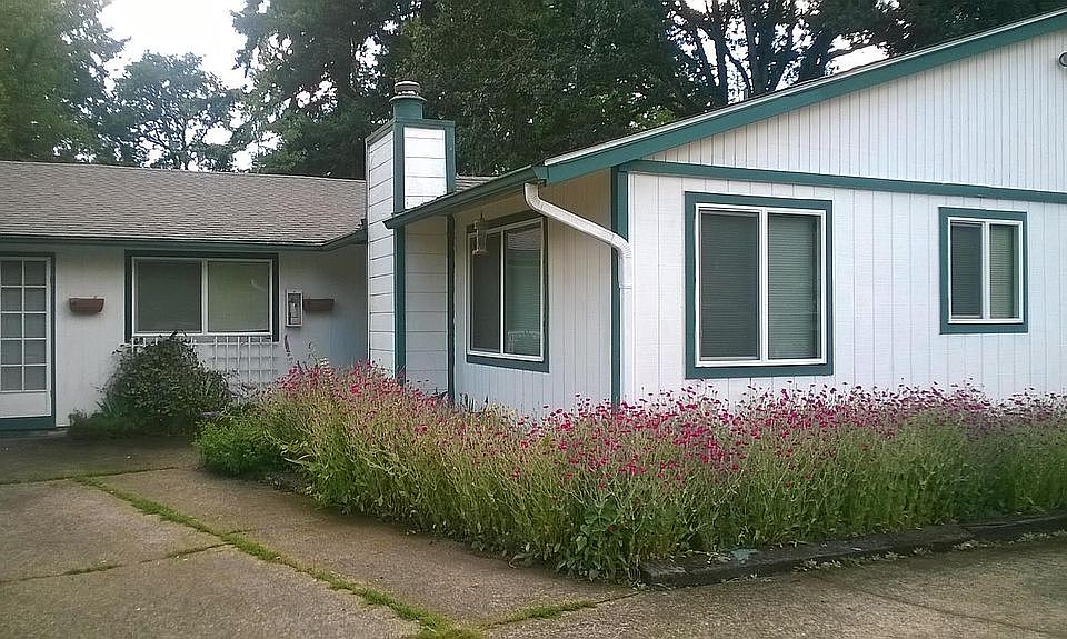1st image of 10810 NE 48th Cir