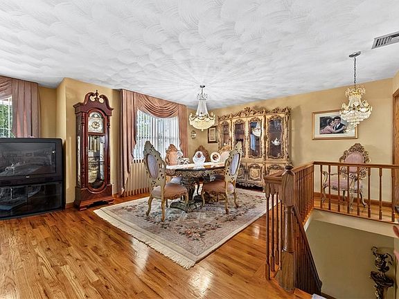 4th image of 140 Merrymount St