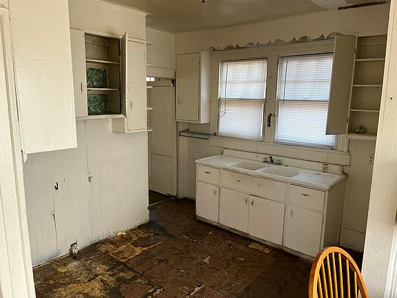 3rd image of 1612 Vance Ave