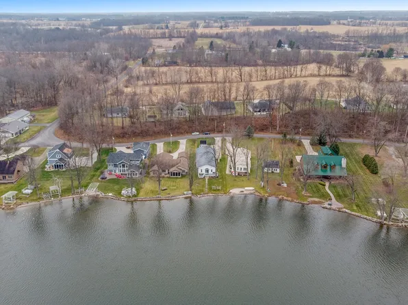 1935 E 765 S, Wolcottville, IN 46795