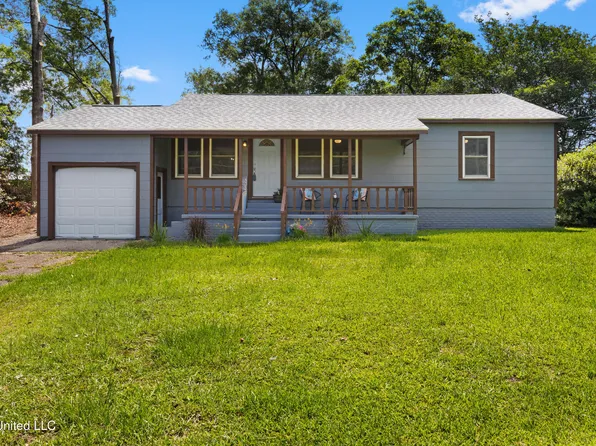 221 Vardaman St N, Wiggins, MS 39577