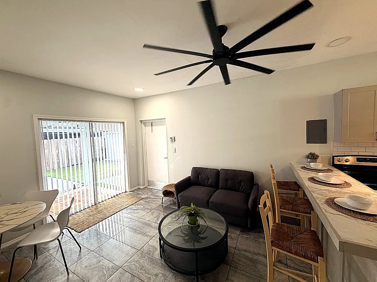1 bed, 700 sqft, $1,900 — Photo 4