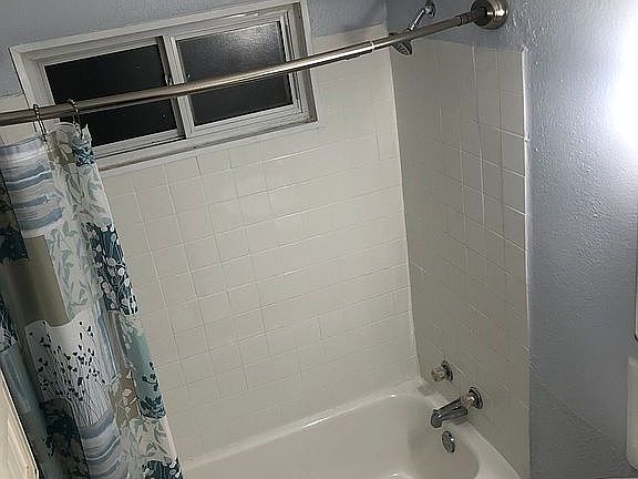 5th image of 975 Sandy Bay Dr
