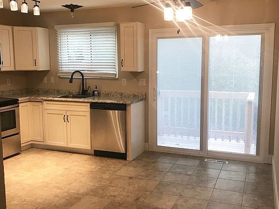2nd image of 2315 Ida Dr