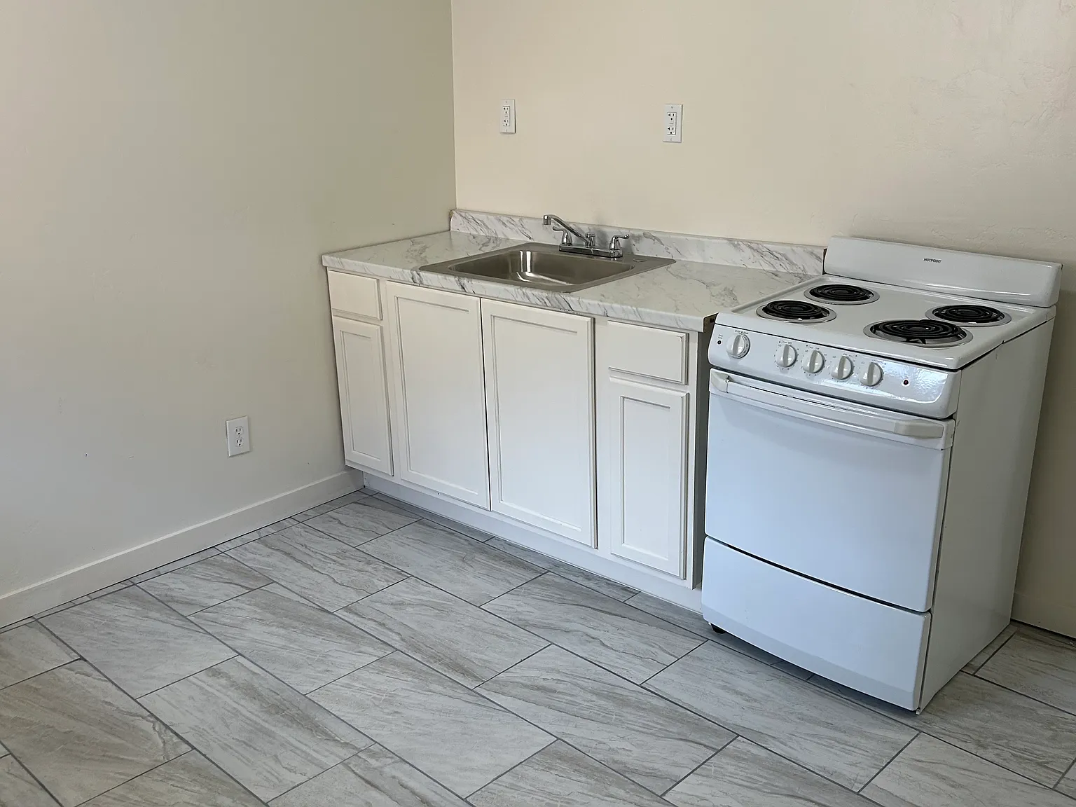 352 Chase Creek St — Photo 3