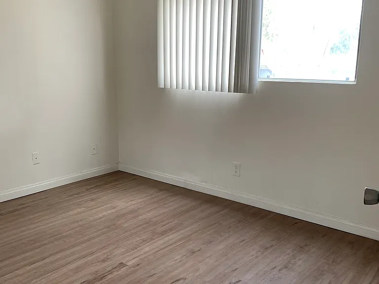 607 Marine St #7 — Photo 9
