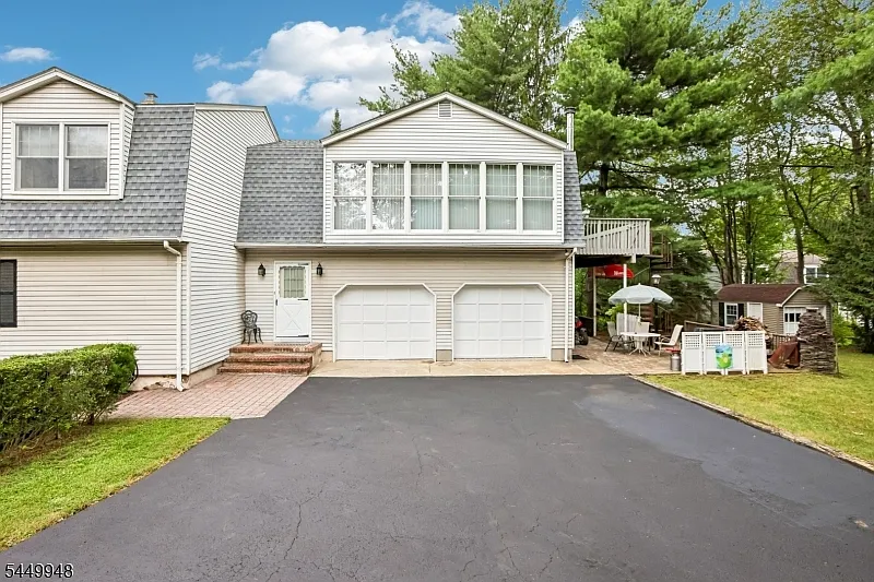 3 bed, 2.0 bath, $3,950 — Photo 2