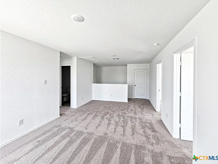 805 Riviera Ct — Photo 11