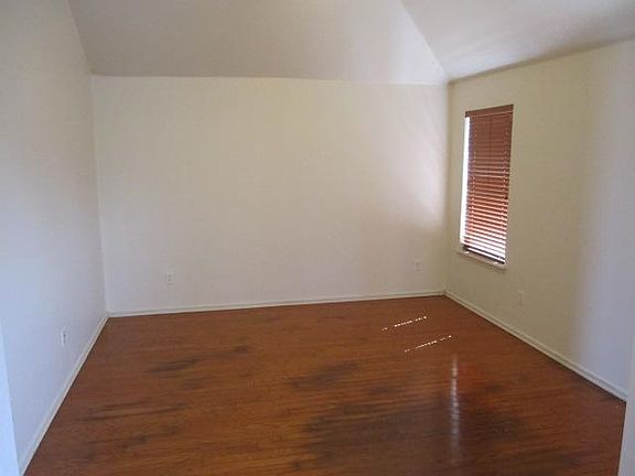 4th image of 228 SW 132nd Pl