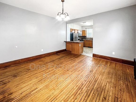 5th image of 504 Broad St