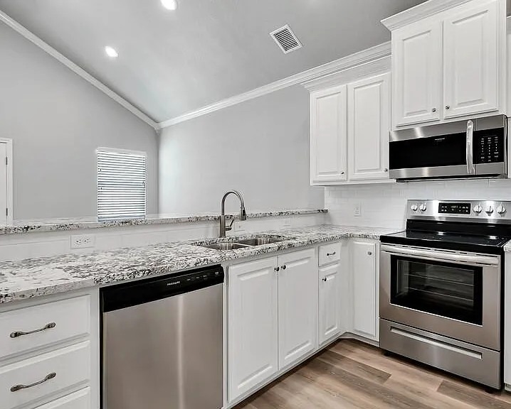 606 Alamo Dr — Photo 10
