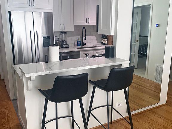 4th image of 1309 N Wells St Floor 10