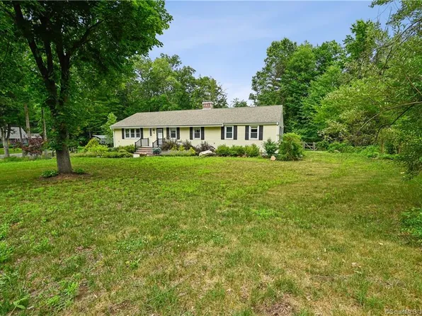 10 Knollwood Circle, Simsbury, CT 06070