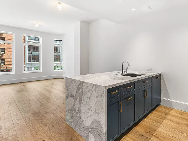 525 6th Ave #2A — Photo 4