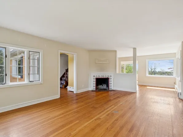 1197 Todt Hill Road image 2 of 8