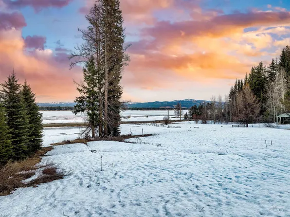 2273 W Mountain Rd, Donnelly, ID 83615