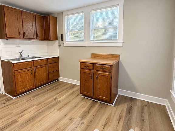 2nd image of 2225 S Beck Ln