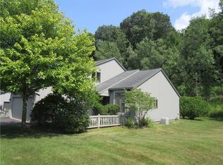 72 Winding Creek Ln, Rochester, NY 14625