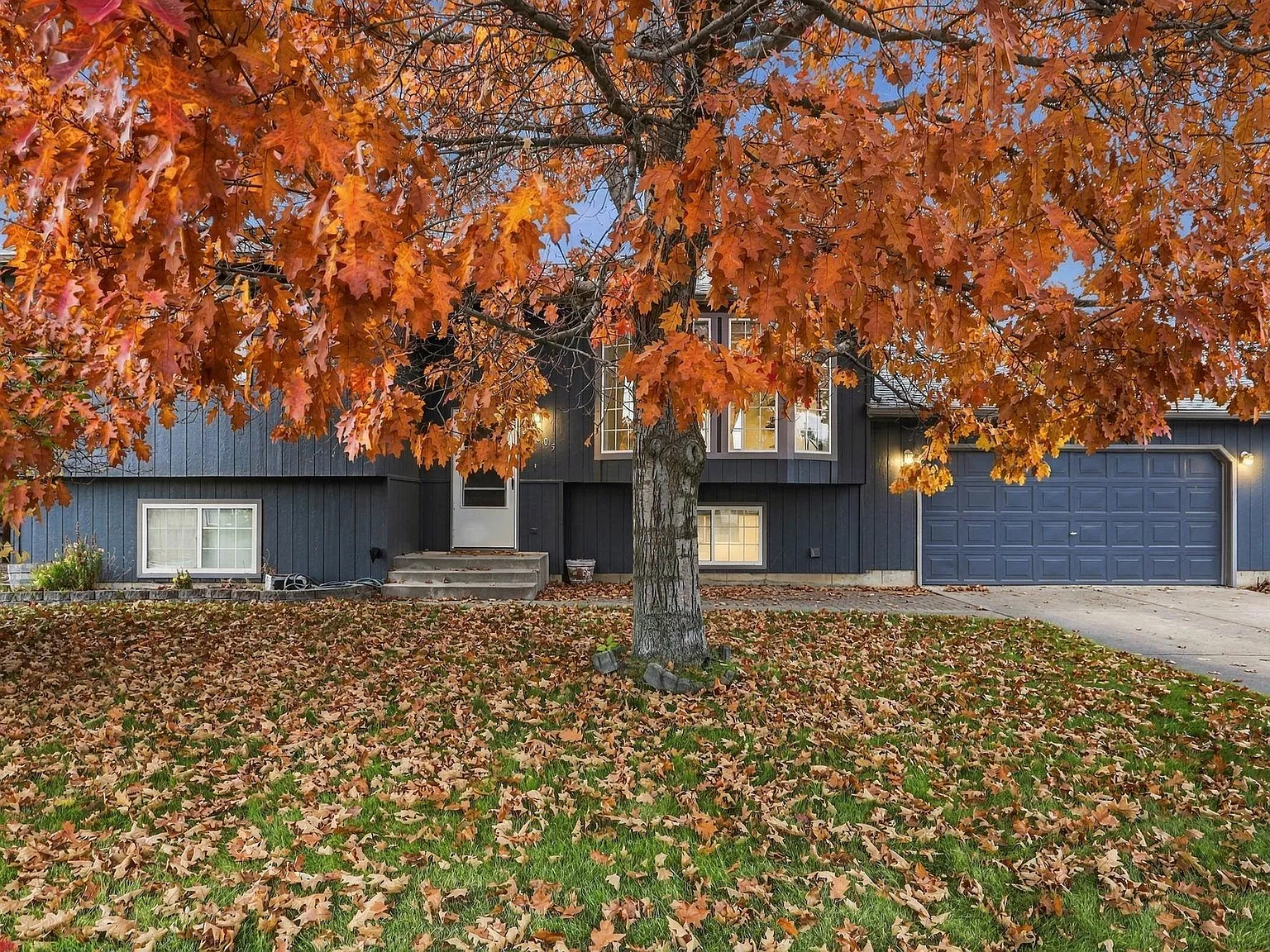 4 bed, 1956 sqft, $2,800 — Photo 1