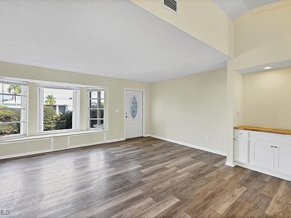 5th image of 122 SE 41st Ter