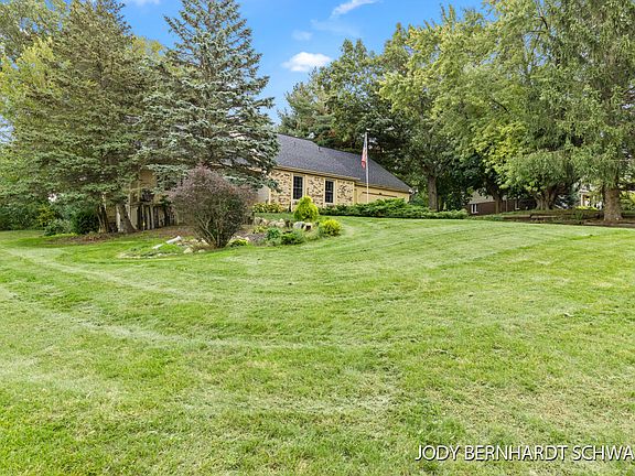 4th image of 2948 Woodsboro Dr NE