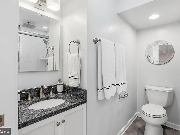 2528 S Walter Reed Dr #5 — Photo 15