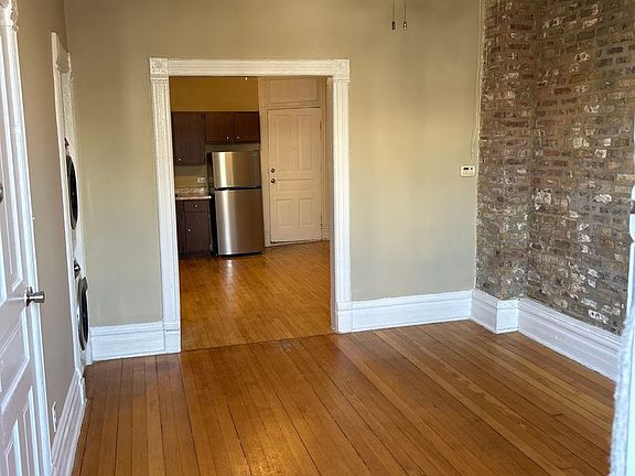 2nd image of 862 N Hermitage Ave #1R