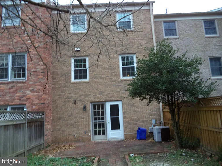 7027 Alicent Pl — Photo 14