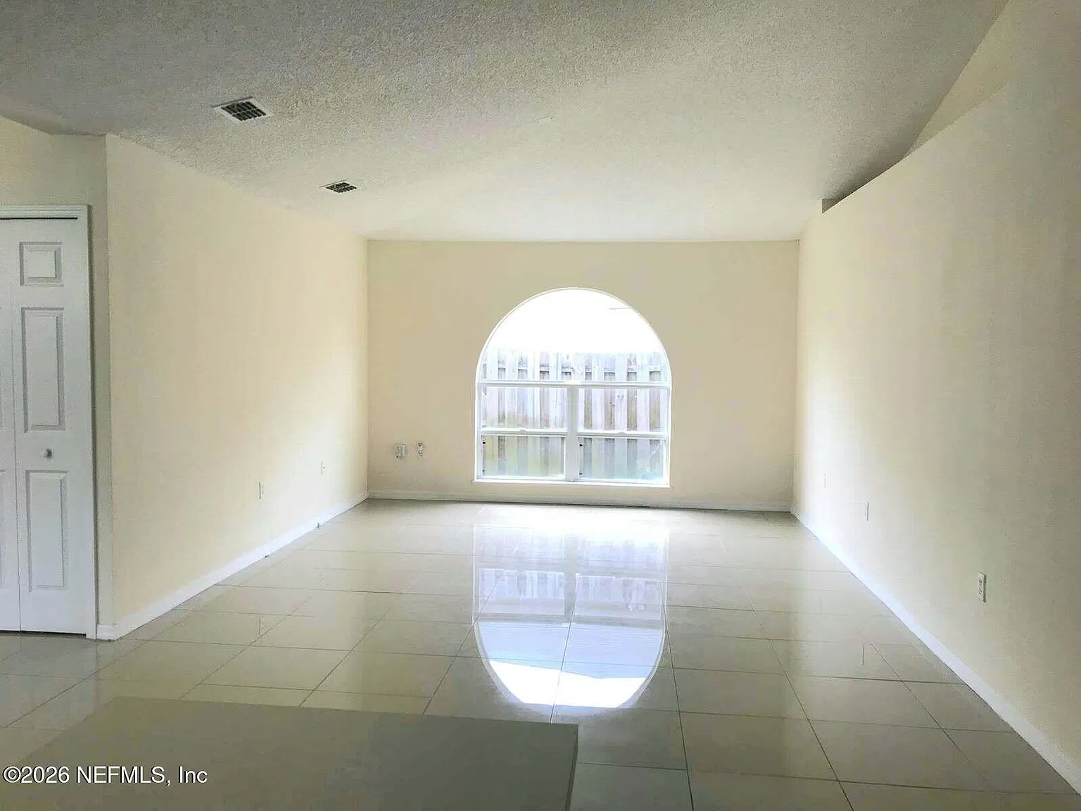 4 bed, 2.0 bath, 2129 sqft, $2,150 — Photo 4
