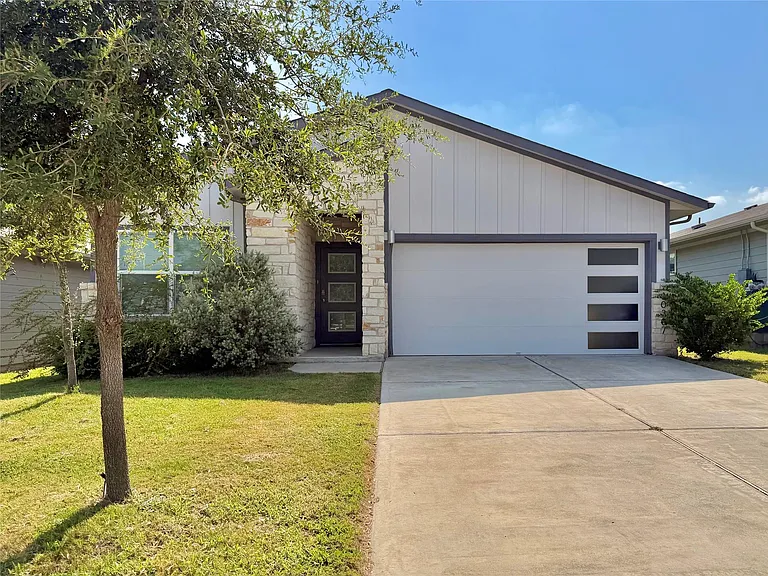 10307 Norshire Ln — Photo 1