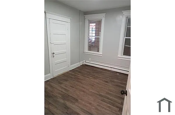Building Photo - 355 Walnut St #2R