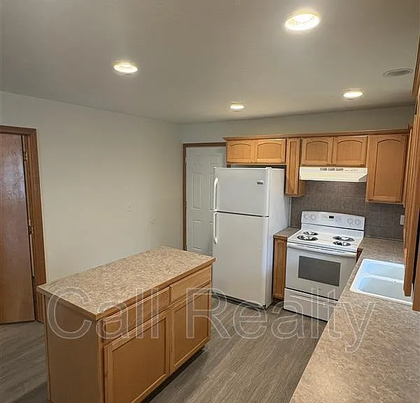 18716 E Augusta Ct — Photo 2