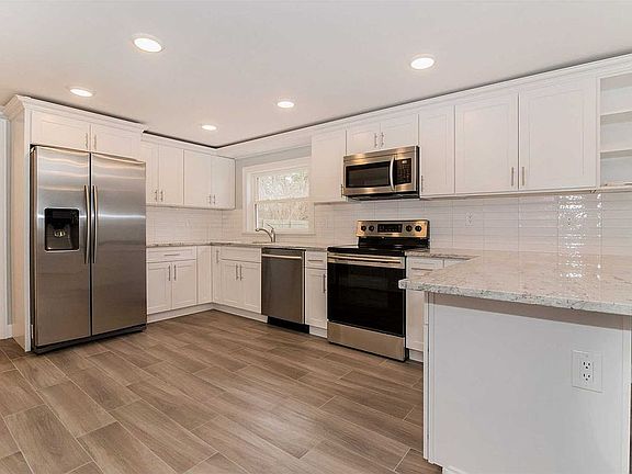 4th image of 76 Corbin Ave