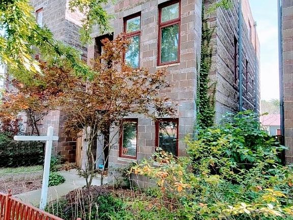 3rd image of 4743 S Dorchester Ave