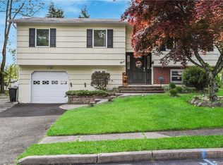 9 Rowan Dr, Garnerville, NY 10923