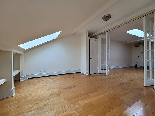 Rented by Julien Aractingi, LREB | media 12