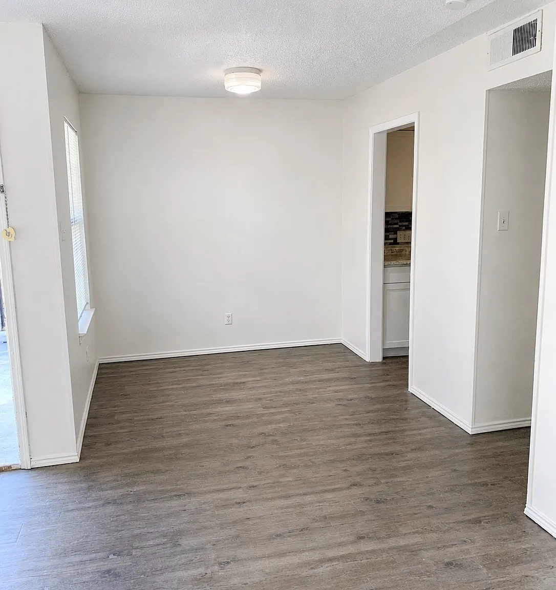 411 Matt Ln — Photo 3