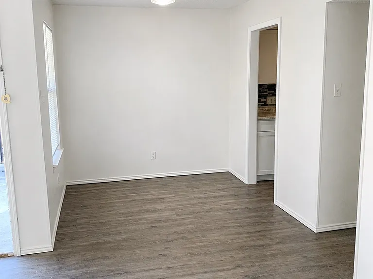 411 Matt Ln — Photo 3