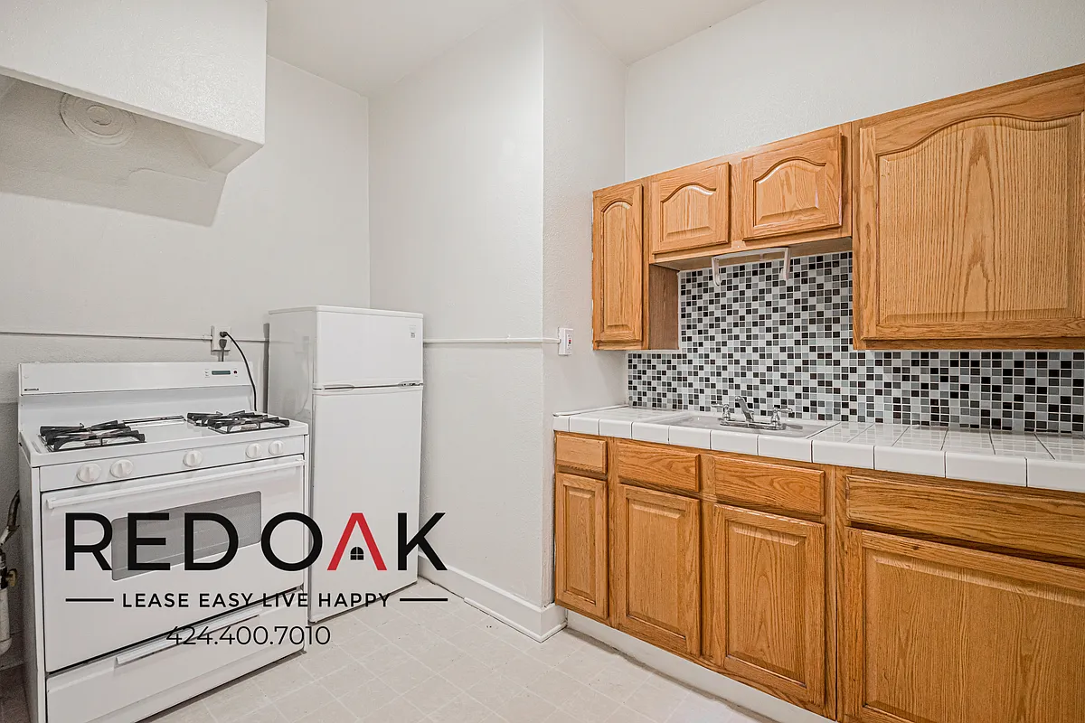 Building Photo - 532 S Coronado St #202