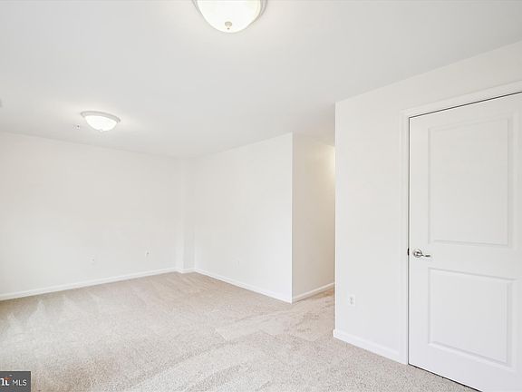 5th image of 597 Fox River Hills Way