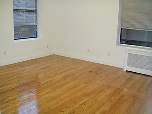 Rented by Robyn Lee, LREB | media 30