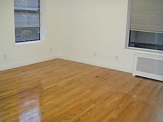 Rented by Robyn Lee, LREB