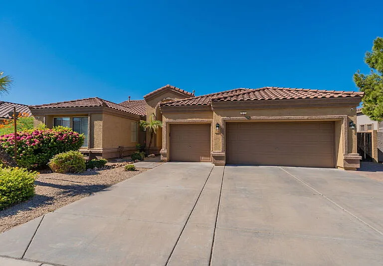 7167 W Abraham Ln — Photo 1