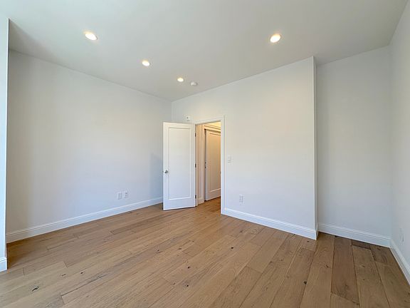 5th image of 1710 Larkin St #8