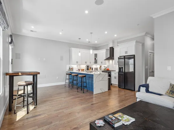 218 Hancock Avenue image 11 of 36