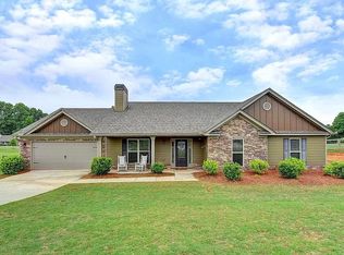 555 Cambridge Farms Dr, Hoschton, GA 30548