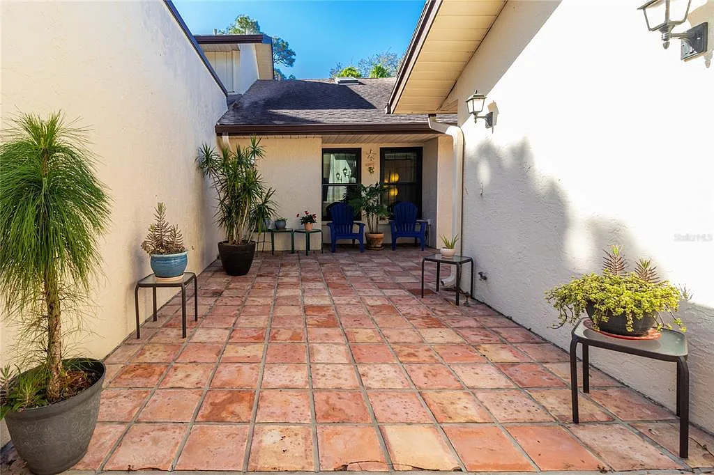 3 bed, 2.0 bath, 1847 sqft, $2,700 — Photo 3